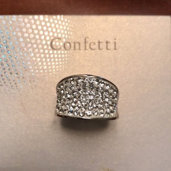 Gorgeous Ring by Confetti! Size 9! - Picture 1 of 4